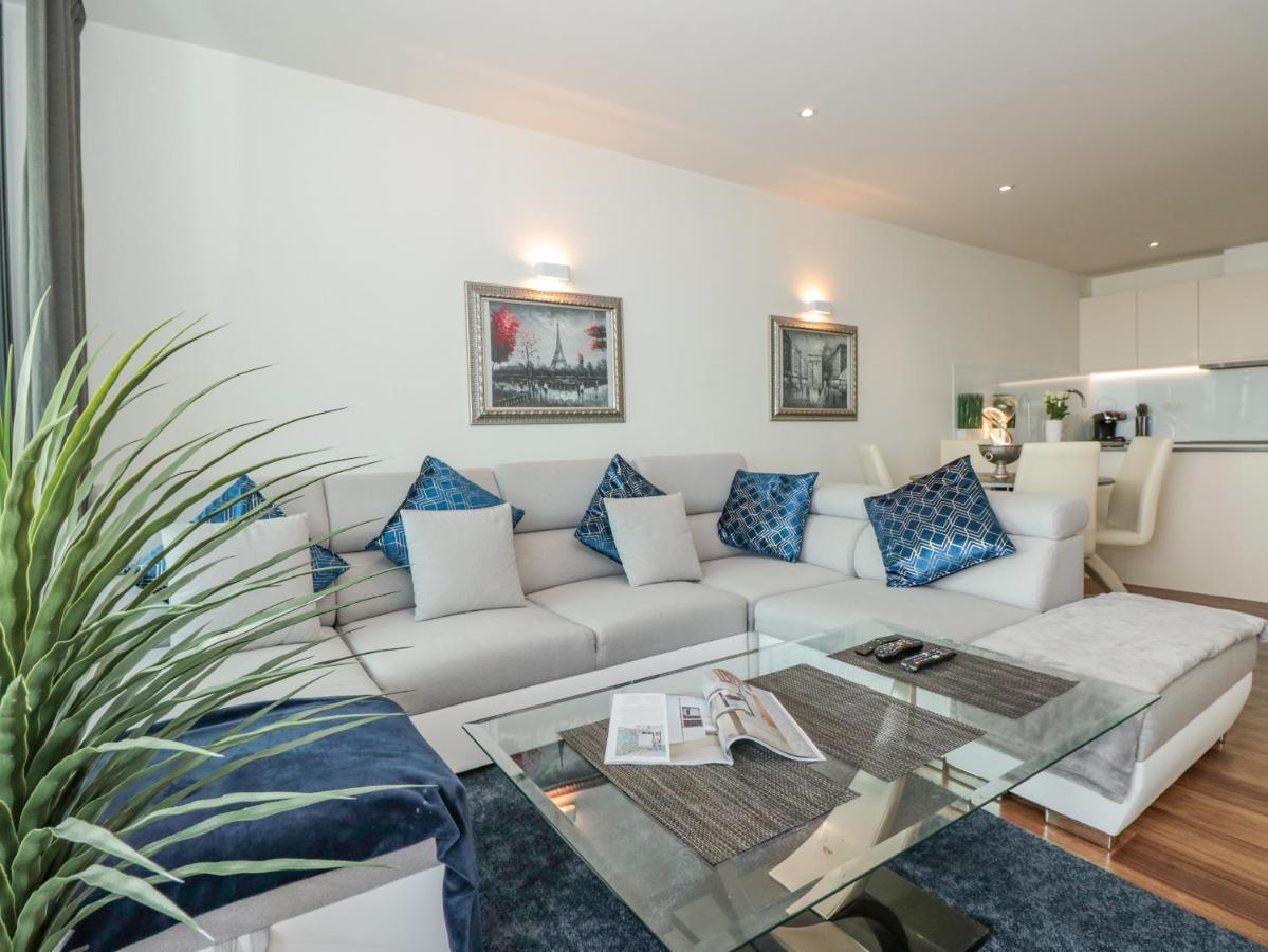 18 Abbey Sands *